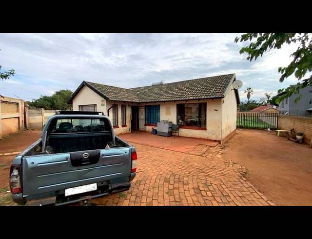 3 BEDROOM HOUSE FOR SALE IN LENASIA SOUTH